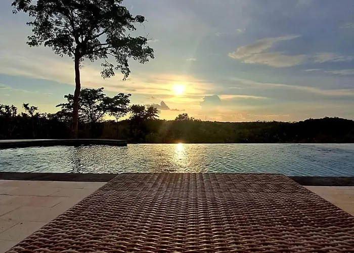 Kubuhill Sunset * Toyapakeh